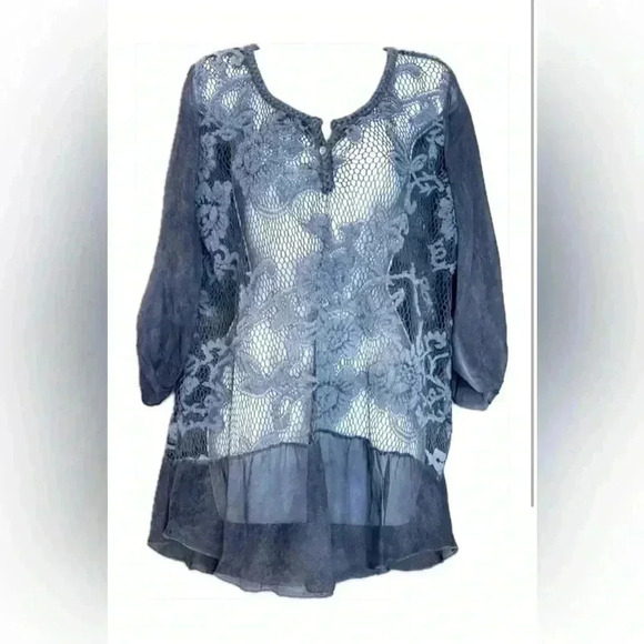 Saks Fifth Avenue Women's Shirt (W15) - Picture 1 of 7